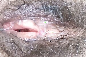I come back fucking on the beach, I show my hairy pussy and my husband licks me